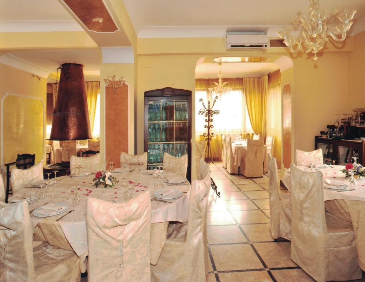 Albergo La Perla Civitella Roveto Exterior foto