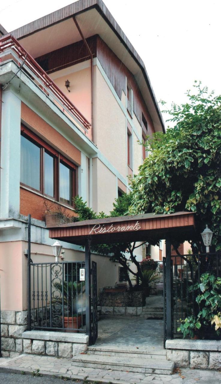 Albergo La Perla Civitella Roveto Exterior foto